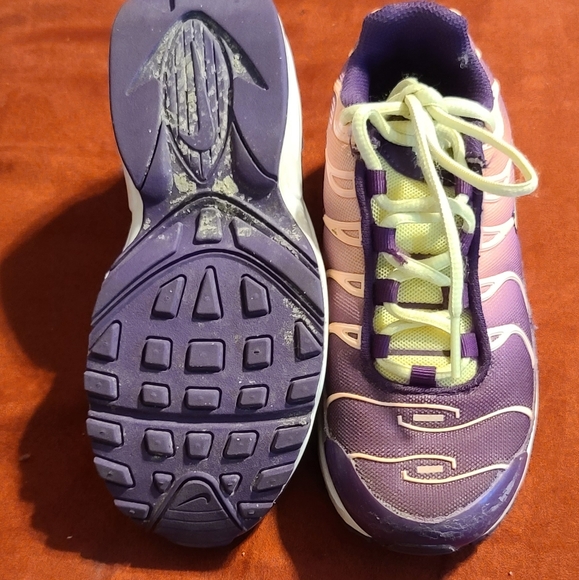 Nikes - Picture 2 of 4